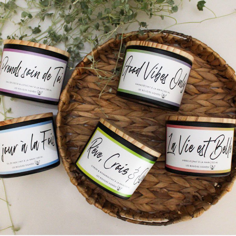 pensée positive ; bougie ; 3 mèches ; fragrance ; fait a la main ; candles ; la vie est belle ; un jour a la fois