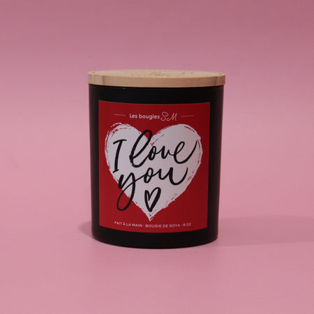 bougie

8 oz

candle

arômes

fragrance

chandelle

parfum envoûtant

soja

fraicheur

odeur

arôme naturel

parfum doux

parfum frais

floral

agrumes

i love you

je t'aime

St-valentin

cadeau st valentin

valentin day

valentine

ambiance envoutante

amour

dose d'amour

bois fumé

odeur boisé

note de bois

boisé

bois

parfum parfait

